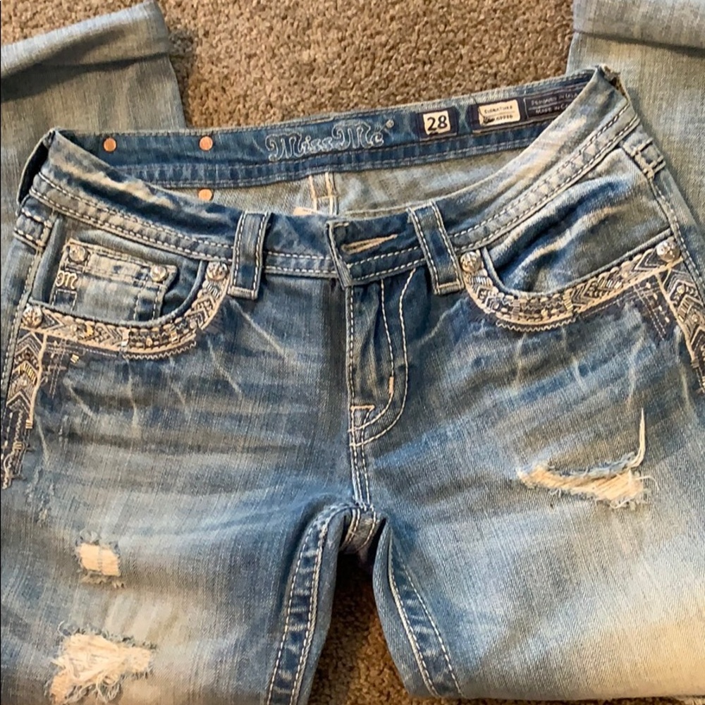Miss Me Buckle brand cropped distressed jeans 👖